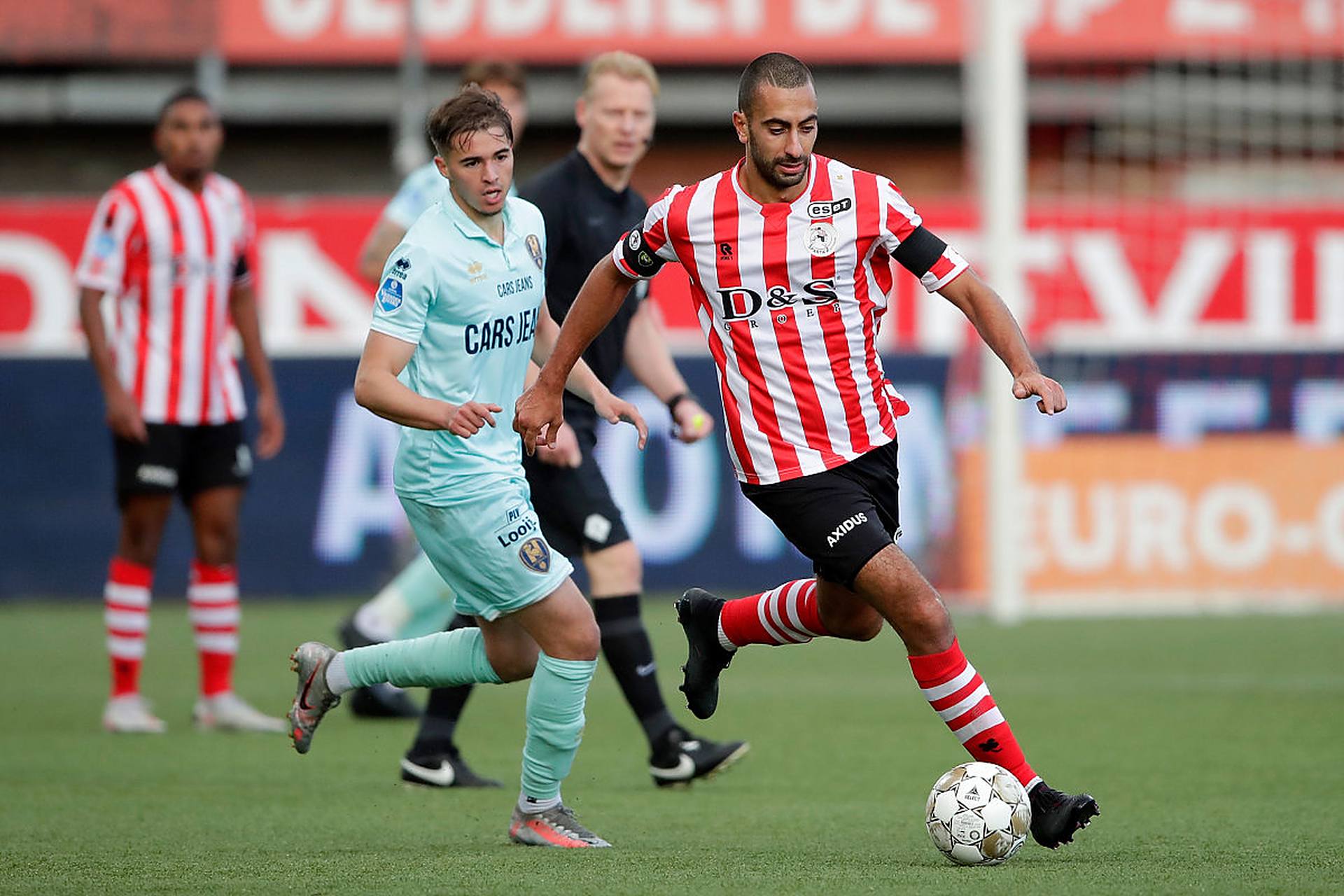 出沉重代价 出沉重代价