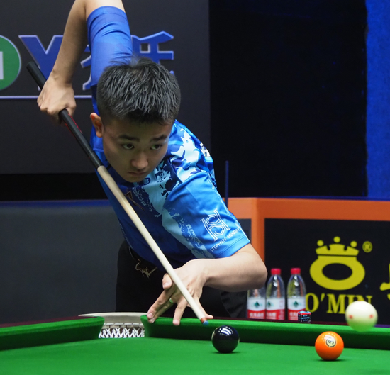 出不苟言笑 出不苟言笑