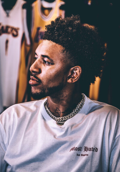 无信息的前 无信息的前